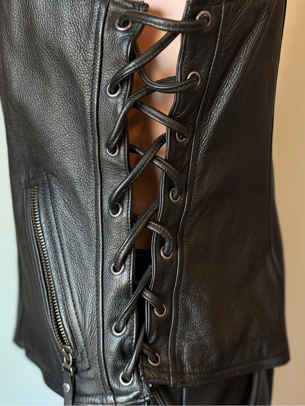 Harley-Davidson Women's Avenue Leather Vest with Side Lacing - size Medium - Picture 3 of 7